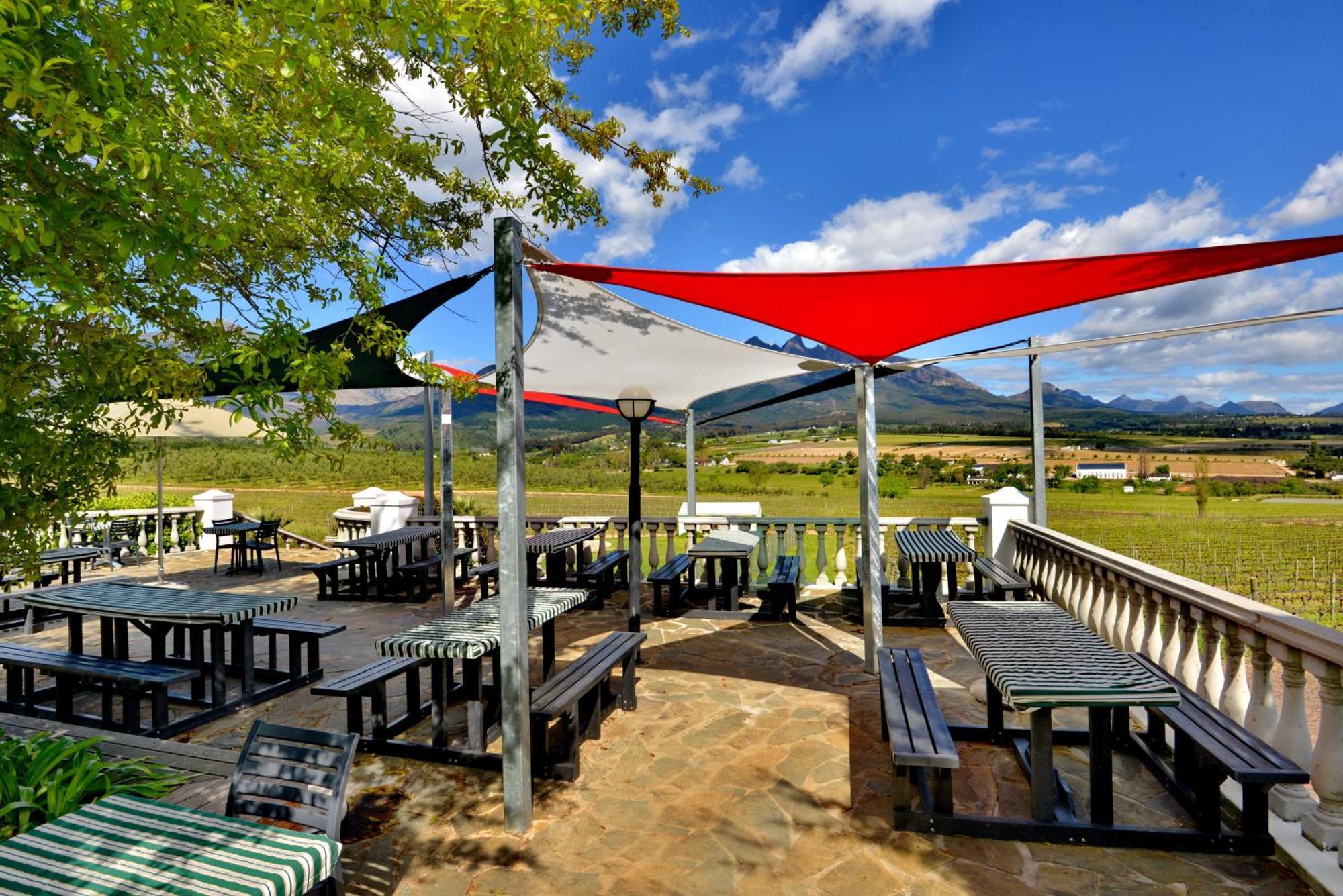 Hotel The Coach House At Val Du Charron Wellington Esterno foto